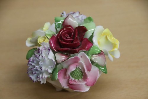 Vintage Royal Doulton Roses Ornament (MO) - Picture 2 of 8