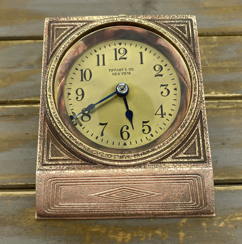 ANTIGO RELÓGIO PADRÃO TIFFANY STUDIOS NOVA YORK Bronze Graduado Início do Século 20 - Imagem 2 de 4