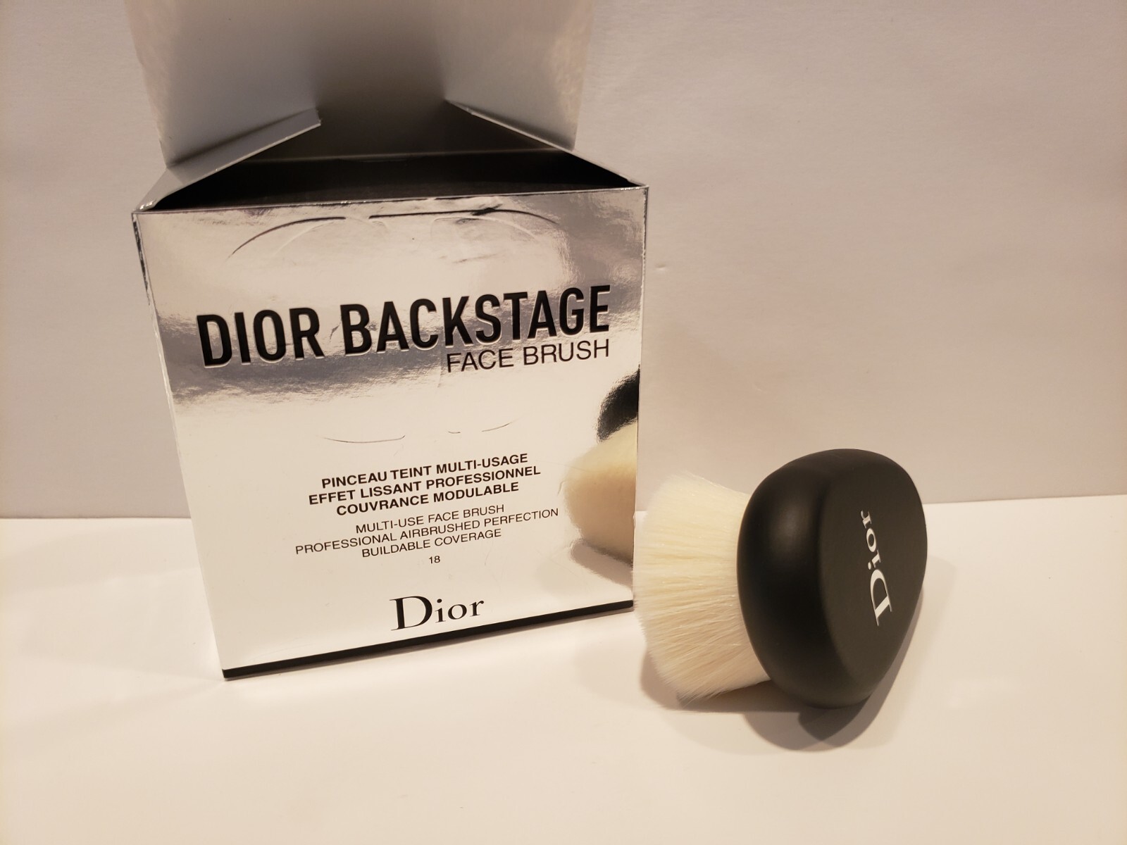 Dior Backstage Face Brush MultiUse Face Brush 18 NIB