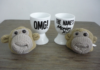 2016 Comic Relief 2 Eierbecher mit gestrickten Ei Cosies berühmteste Affe PG Tipps