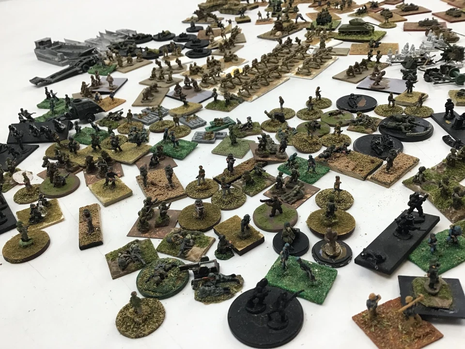 Large Collection of Painted Die Cast Military Model Tanks and Figures Lot - Image 4 of 4