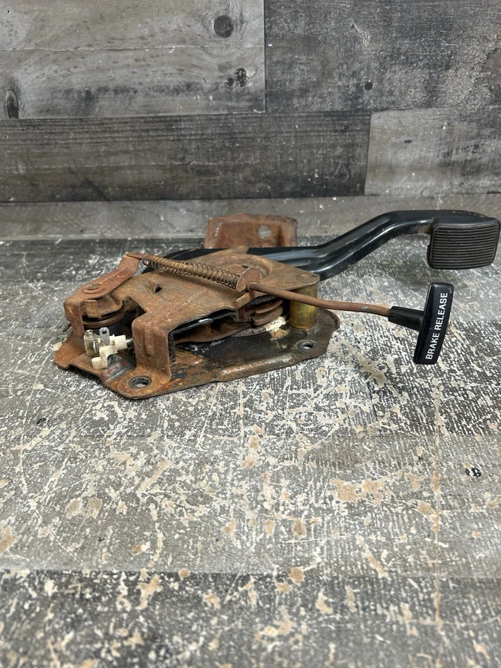 Педаль тормоза в сборе аварийная парковка E 1992-1996 Ford F150 F250 F350 Bronco - Изображение 2 из 4