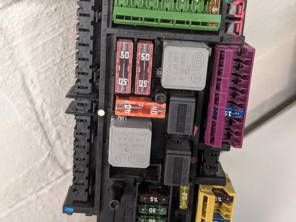 Módulo de caja relé de fusibles trasero 12-14 Mercedes W204 C250 C350 2049060105 OEM Foto 3 de 4