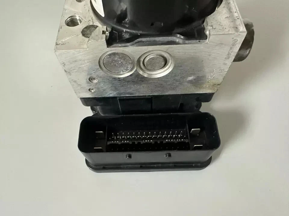 Conjunto de módulo de bomba de freno antibloqueo Dodge Journey ABS 2009 FABRICANTE DE EQUIPOS ORIGINALES Foto 3 de 4