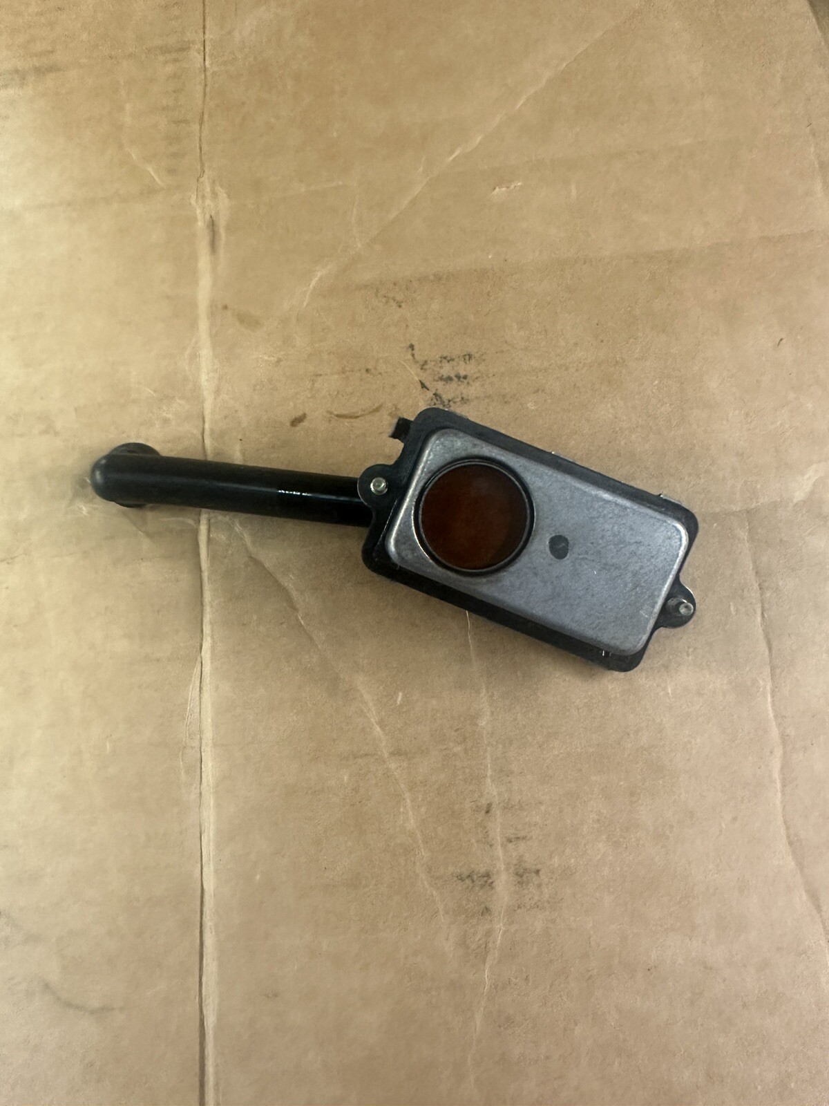 8 HP Briggs & Stratton Engine Valve cover & Tube Pcv Valve With Bolts