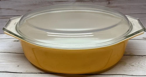 Vintage pyrex 045 2 1/2 qt Orange Yellowish With Lid Made In USA Ovenware
