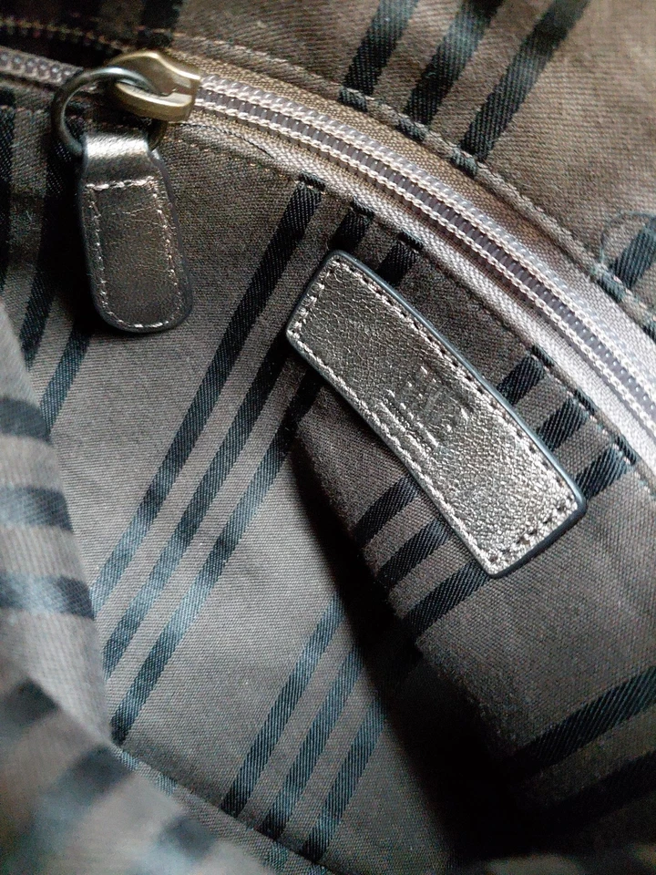 Frye Melissa Metallic Gold Bronze Leather Crossbody Strap Purse Zip Bag Pockets - Image 4 of 4