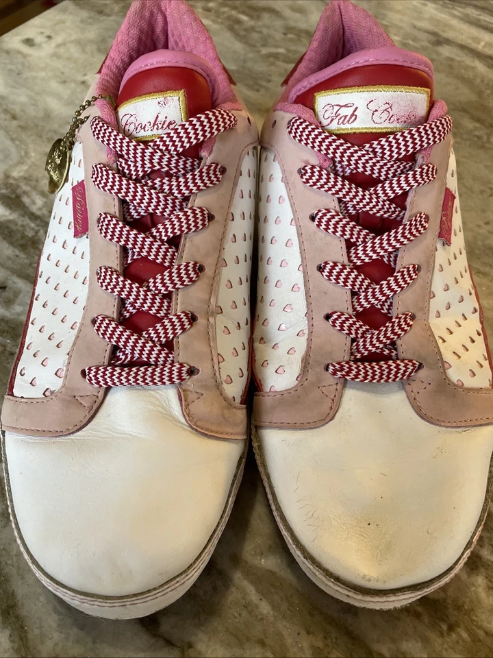 *TÊNIS PASTELARIA* Logotipo da marca Simon’s Daughters rosa corações brancos FAB COOKIE - Imagem 4 de 4