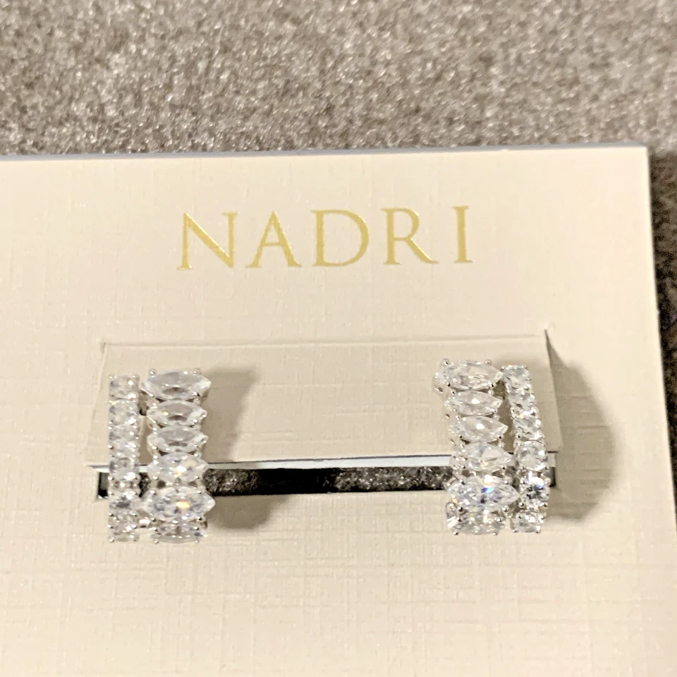 Pendientes de aro Nadri de piedra mixta en J enchapado en rodio de latón circonita cúbica Foto 2 de 4