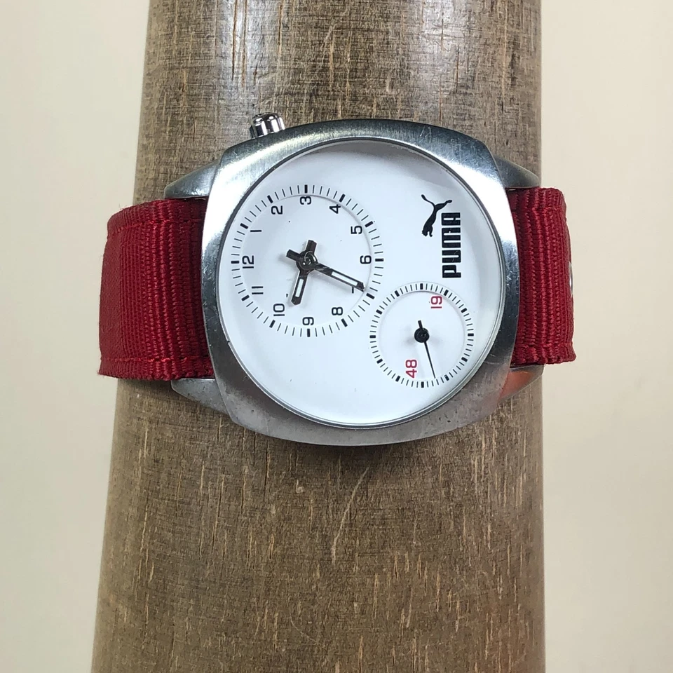 Reloj Puma Hombre PM500 Tono Plata Redondo Rojo Nylon Cuarzo Analógico 37mm 7 1/4" Foto 2 de 4