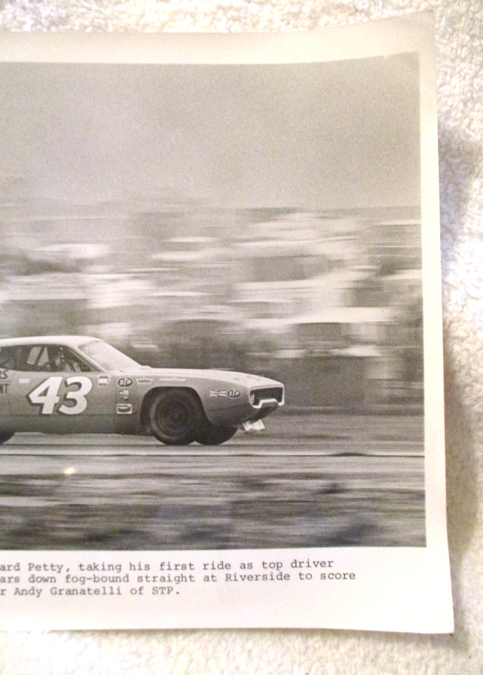 Vintage~Black & White Press Photo~Richard Petty STP Racing Team~Car #43 ...