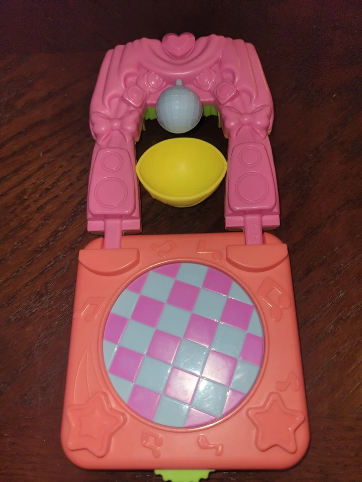 Chubby Puppies and Friends 2-in 1 Flip N’ Island Party Playset Spin Master - Image 3 of 4