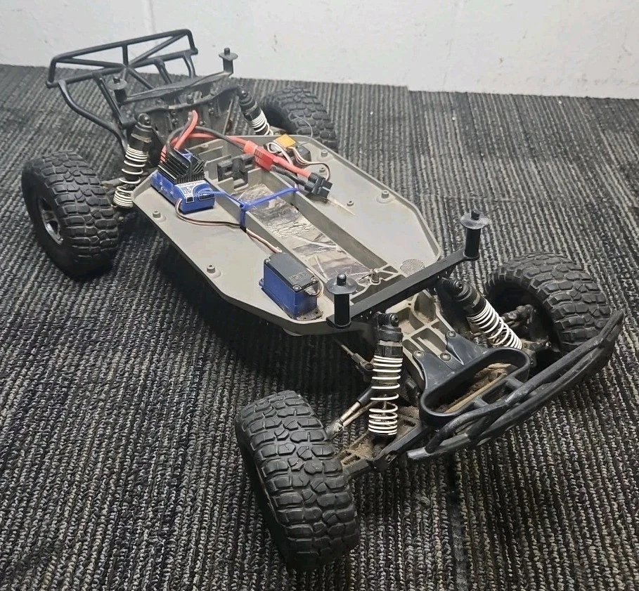 Camión de radiocontrol Traxxas Slash con piezas Traxxas XL5 ESC & Titan 12T 550 - SIN CONTROLADOR Foto 2 de 4