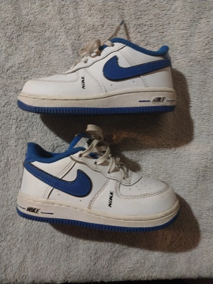 Nike Air Force 1 niño pequeño Foto 2 de 4