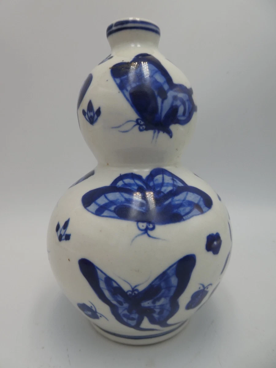 CHINESE HAND PAINTED BLUE BUTTERFLIES POTTERY CERAMIC GOURD VASE