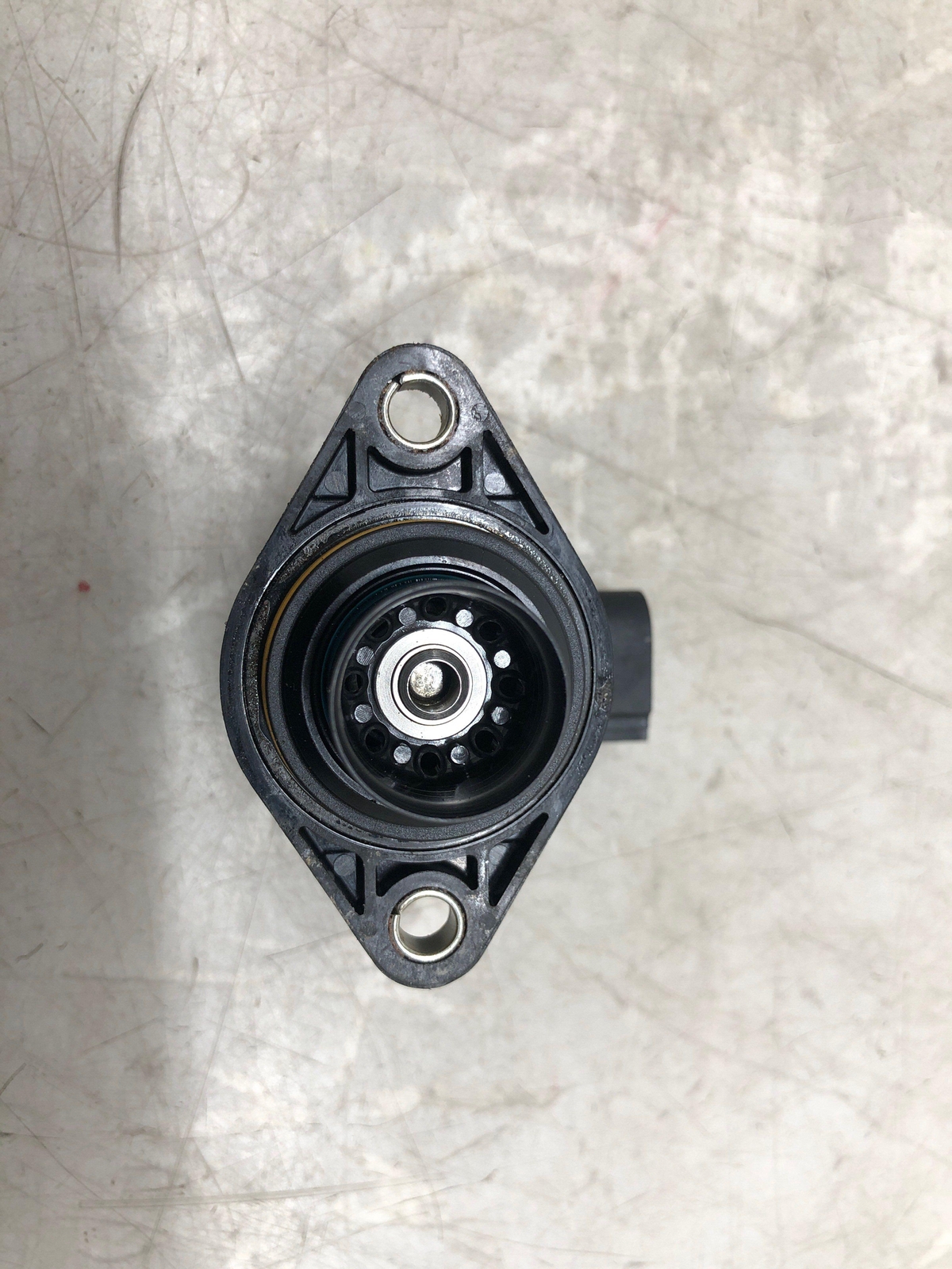 2016-2020 BENTLEY BENTAYGA (B) ENGINE TURBOCHARGER DIVERTER VALVE 03C145710E