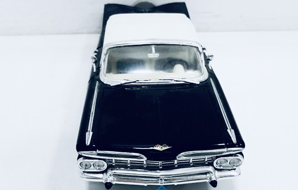 MINT: ROAD LEGENDS 1:18 1959 CHEVROLET IMPALA BLACK
