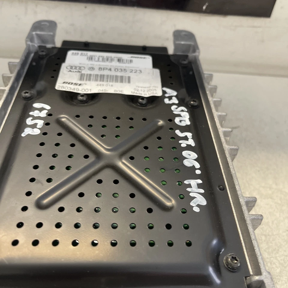 Audi A3 8P 2010Bj Amplifier Verstärker Soundsystem Endstufe Bose 8P4035223D - Bild 3 von 4
