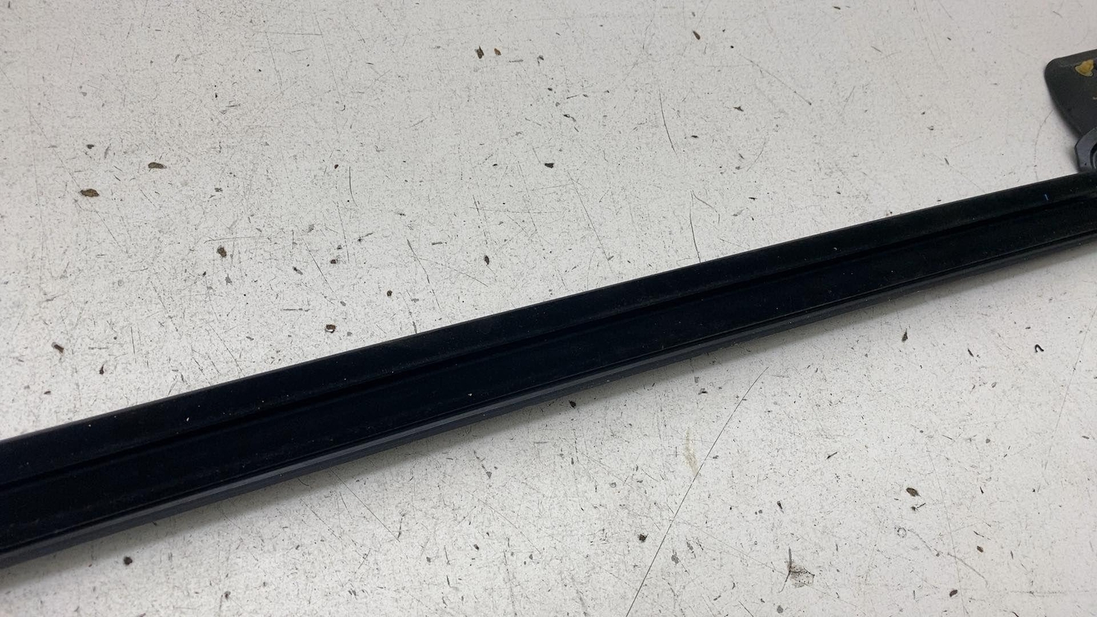 ⭕2020-2023 Tesla Model Y Rear Driver Side Door Inner Belt Seal Left 1500064-00-C