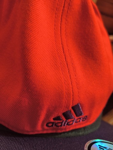 Atlanta Hawks Adidas NBA Throwback Logo 2-Tone 210 Fitted Cap (6 7/8-7 1/4) Hat - Picture 3 of 3