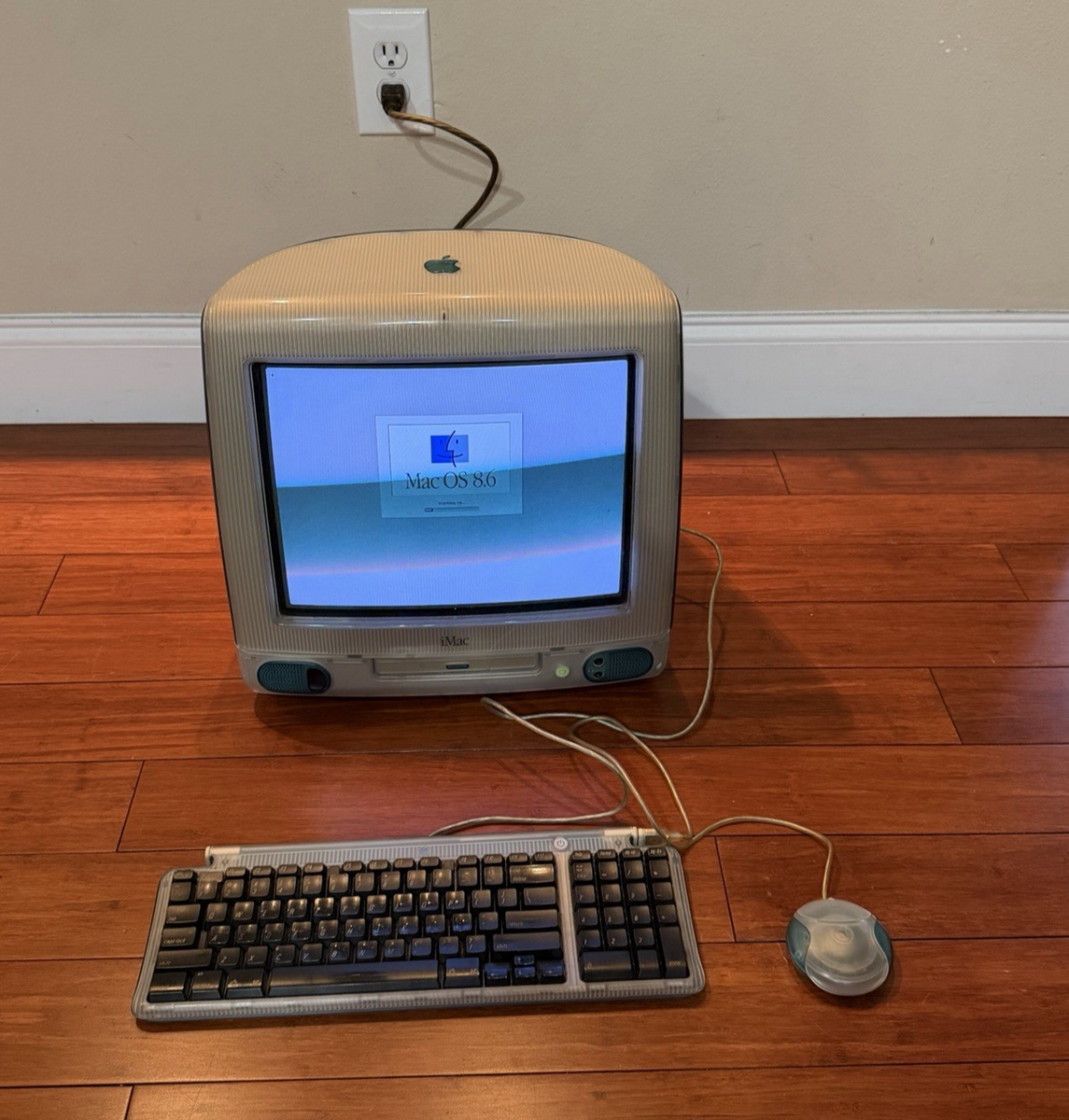 Vintage Working 1998 iMac G3 Teal Blue Mac OS W/ Keyboard & Mouse Vintage Working 1998 iMac G3 Teal Blue Mac OS W/ Keyboard & Mouse