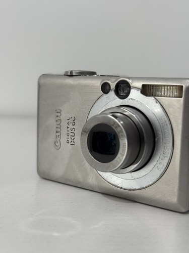 Canon IXUS 60 / Powershot SD600 6.0MP Digital Camera - Silver Read Description