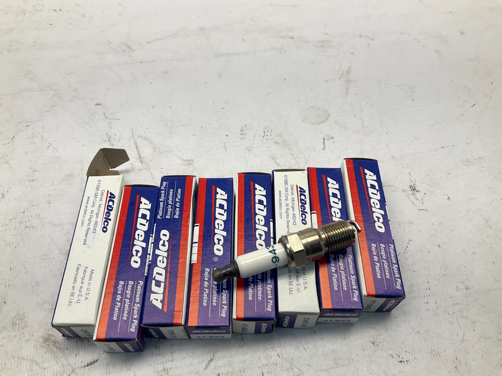 8 Platinum Spark Plugs GM ACDelco 41-943 Set of 8 T