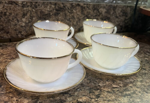 Set of 4 Vintage Fire King Cups & Saucers White Swirl Gold Trim Milk Glass - Afbeelding 1 van 6