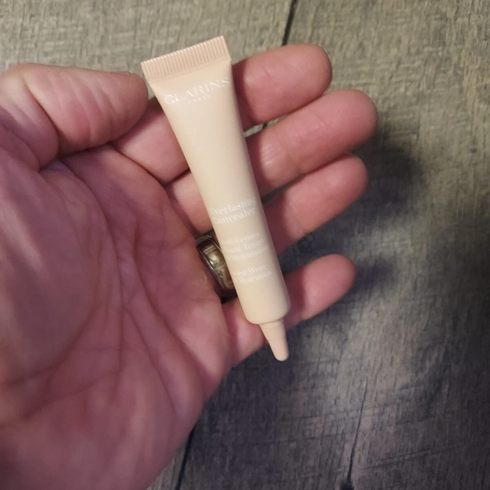 Corrector Clarins Everlasting Hidratación Larga Duración 02.5 MEDIANO Foto 2 de 4