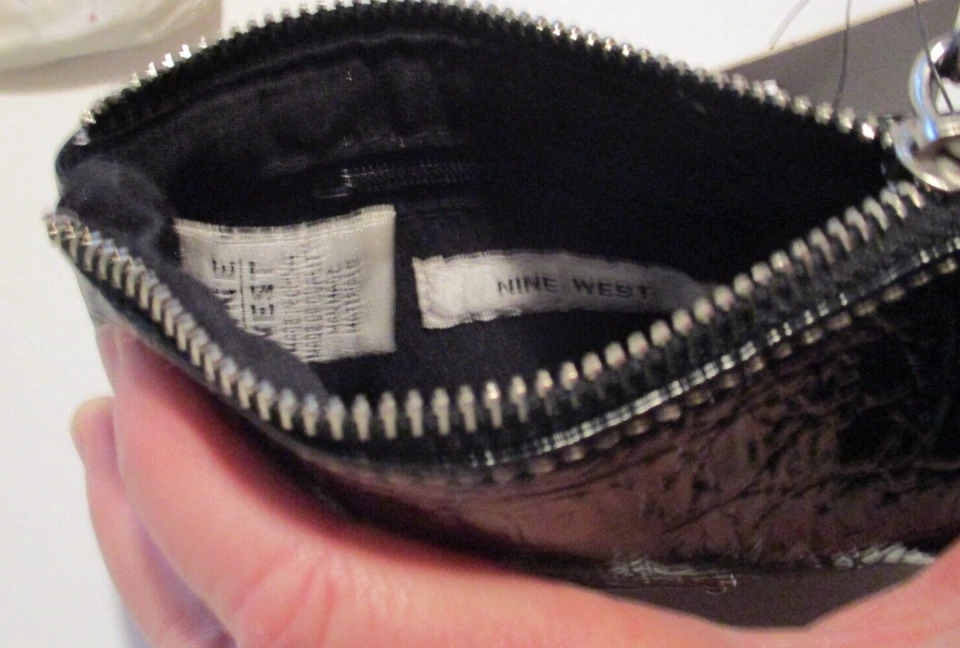 Cartera Muñequera Nine West Negra Imitación Caimán - Nueva con Etiquetas Foto 4 de 4