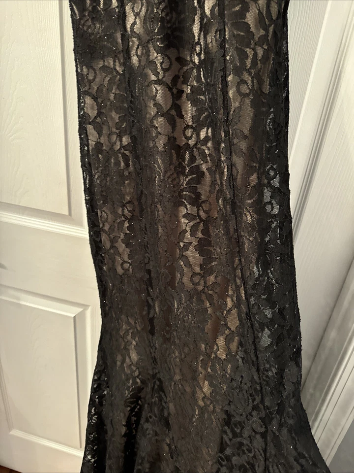Vestido Formal Negro Y Encaje Talla 10 Alto Sirena Sin Mangas Halter Hada Oscura Gótico Foto 4 de 4