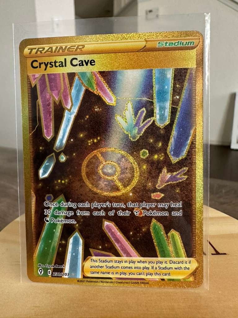 Crystal Cave (Secret) 230/203 SWSH07: Evolving Skies Holo