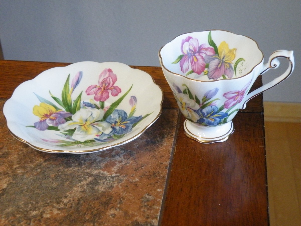 Royal Standard Fine Bone China WINSOME Cup & Saucer W/gold Trim