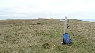 Foto 6x4 Auf dem Antrim Hills Way - Wegmarkierung mit Informationen SE von Bla c2016