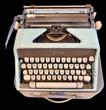 Olympia 5147 De Luxe Portable Typewriter With Case 1960s West Germany thumbnail