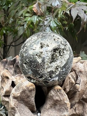 Pyrit große Kristallkugel AAA+ Fülle / manifestierendes Glück 279g 51mm 22