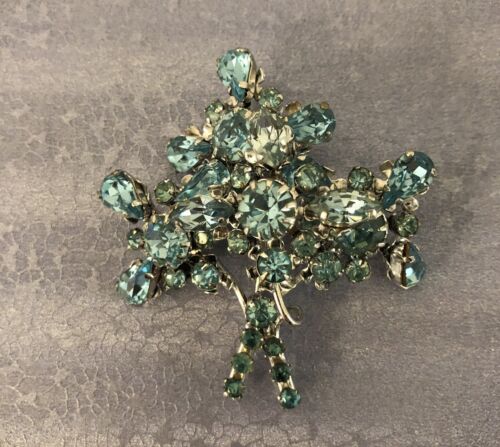 VINTAGE BLUE RHINESTONES SET CLUSTER FLOWER BOUQUET LADIES PIN BROOCH