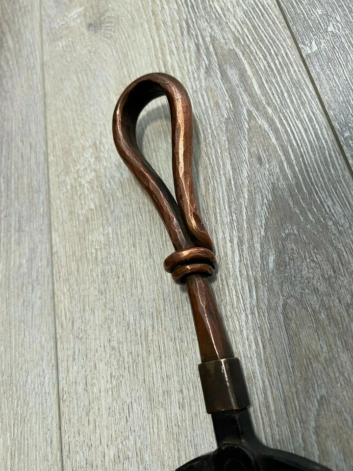 Pinzas de chimenea de hierro y mango de cobre enormes de colección, 41 1/4" de largo, peso es de 4 libras Foto 2 de 4