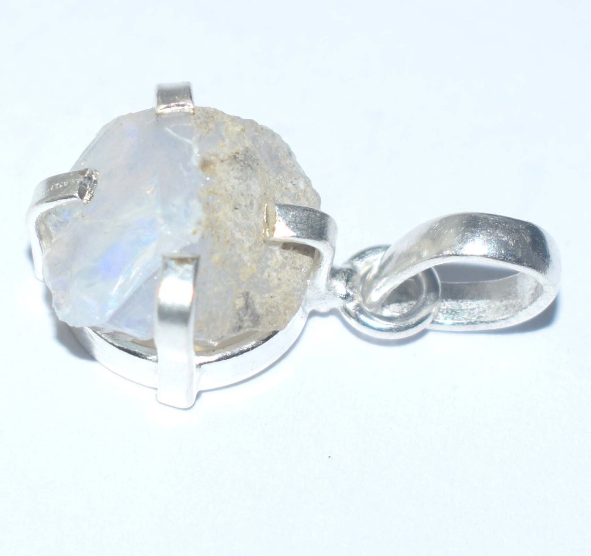 Pendentif éthiopien En Opale Naturelle De 101,25 Carats, Ovale, Orange, Translucide