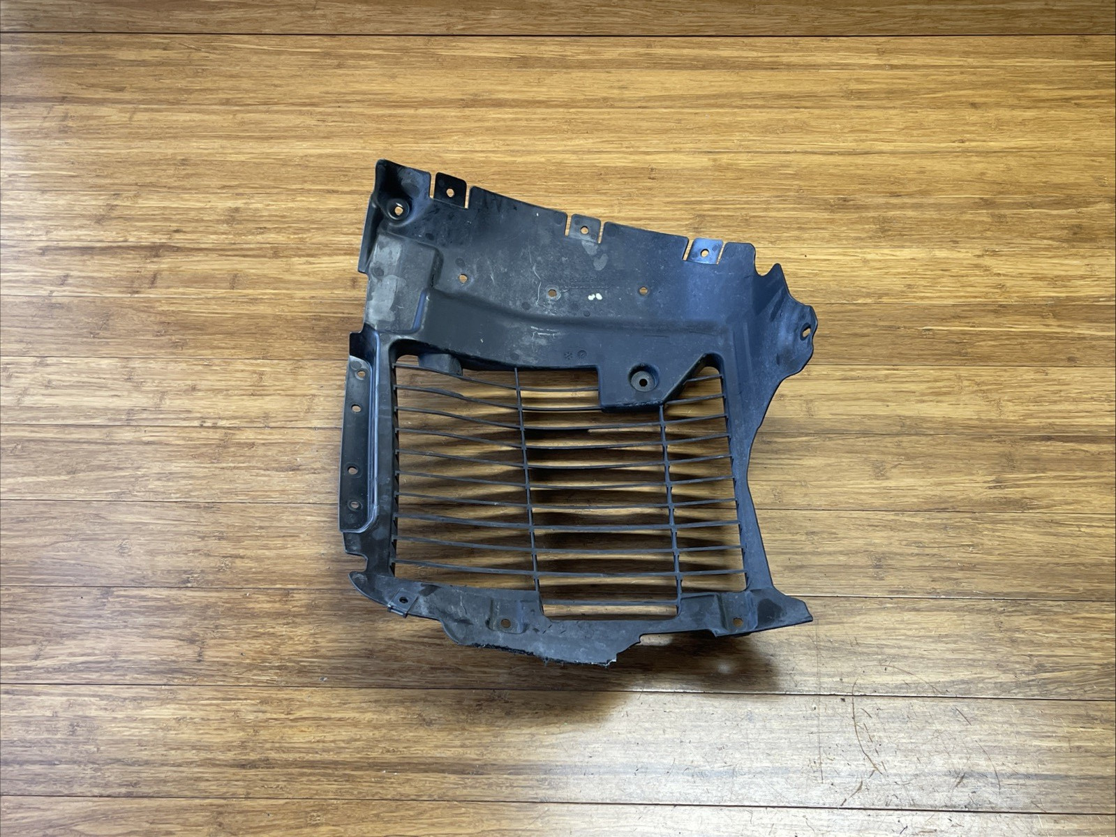 McLaren 570S Spider 2017-2021 Front Left Fender grille