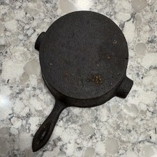 【ヴィンテージの鋳鉄（キャストアイロン）製灰皿】 Cast Iron Skillet Ashtray In Collectible Cast Iron Cookware for
