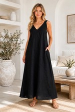 ELIE TAHARI V-NECK DRESS******SIZE: SMALL