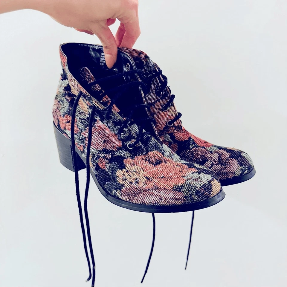 Botas con cordones DIBA London tapiz floral talla 7,5 tacón estilo victoriano Foto 2 de 4