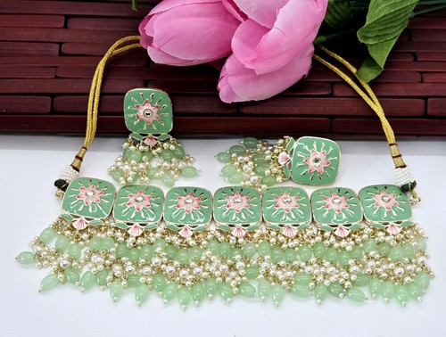 Kundan Statement Choker Necklace With Earrings Set - Afbeelding 2 van 7