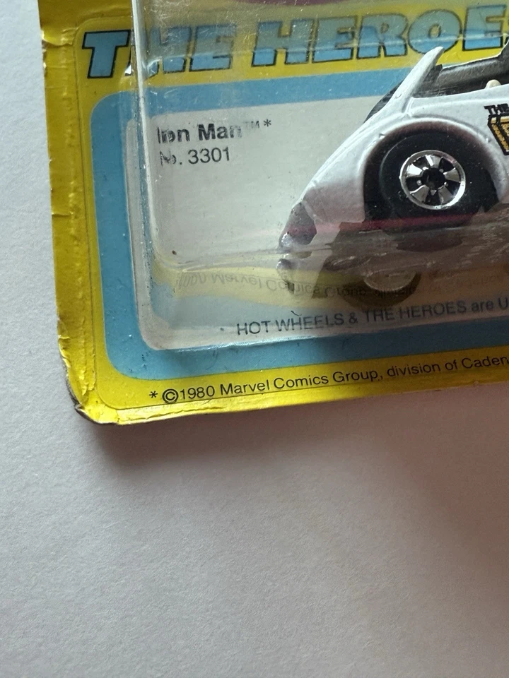 Paquete blister Hot Wheels Blackwall Heroes Iron Man 1980 blanco #3301 Foto 2 de 4