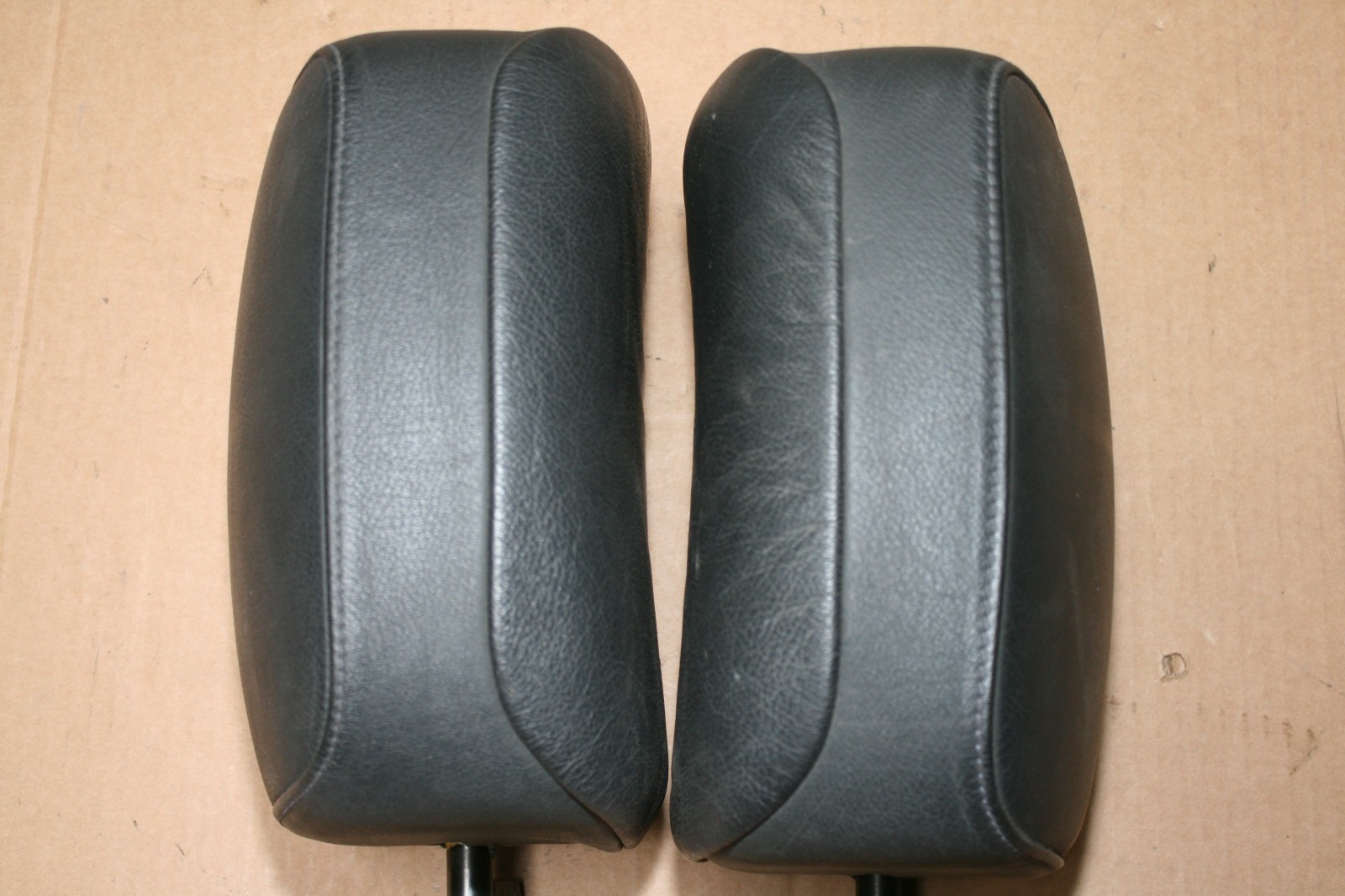 BMW E46 01-06 323 325 330 Convertible Front Headrests Left + Right Pair BLACK