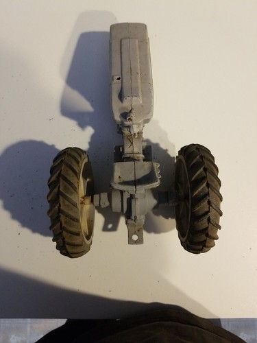 4600 ERTL. TOY Tractor, for parts as is. - Picture 6 of 9