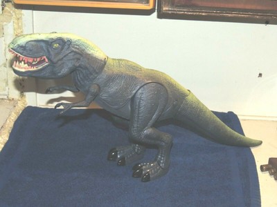 growling dinosaur toy