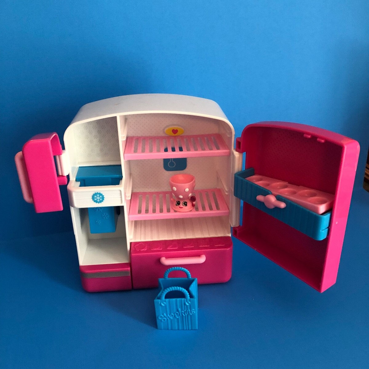 Shopkins Refrigerator So Cool Fridge with Egg Tray' one basket