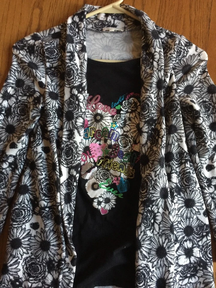 CHAQUETA Y CAMISA AUTOESTIMA JUNIORS NIÑAS LOVE HEART Combo de uso con leggings talla 8 ❤ Foto 2 de 4